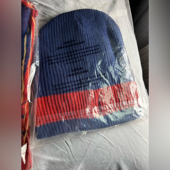 Fantastic Beasts Beanie & Scarf Macusa Bundle (NWT) - Picture 10 of 10